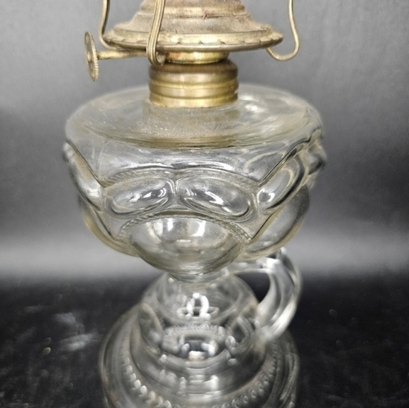 Vintage/antique clear glass‎ finger loop oil lamp - Picture 2 of 9